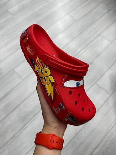 бмв одежда: Детские сабо Crocs x Disney Cars «Молния Маккуин» - Яркий красный — 1