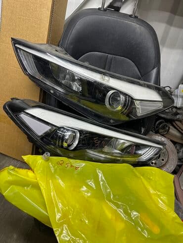 бу запчасти на корейские автомобили: Комплект передних фар Hyundai Б/у, Оригинал — 1