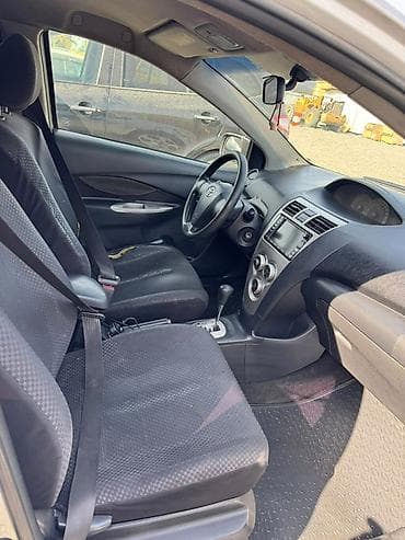 e6 3: Toyota Yaris: 2008 г., 1.3 л, Автомат, Бензин, Седан — 10