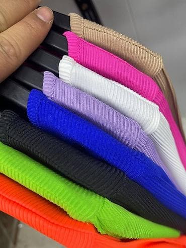 футболки для девушек: Тут 2 модели
С,М 
Кыргызстан 
Ткань:Лапша — 7