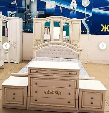 Спальные гарнитуры: Спальный гарнитур в классическом стиле, светлый (айвори/молочный) с — 1