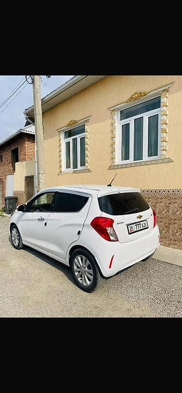 бесконтактная мойка: Chevrolet Spark: 2017 г., Автомат, Бензин, Хэтчбэк — 3