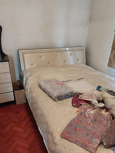 Стулья, табуретки: ПРОДАЮ спальный гарнитур в отличном состоянии. Из дорогого — 3