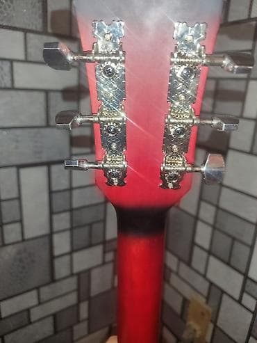 Музыкалык аспаптар: Акустическая гитара, форма корпуса дредноут. Яркий красно‑чёрный — 2