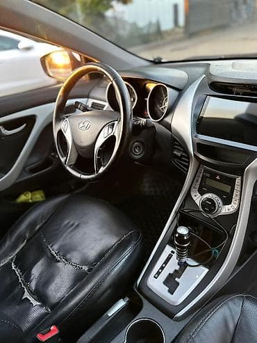 2011: Hyundai Elantra: 2011 г., 2.5 л, Автомат, Бензин, Седан — 4