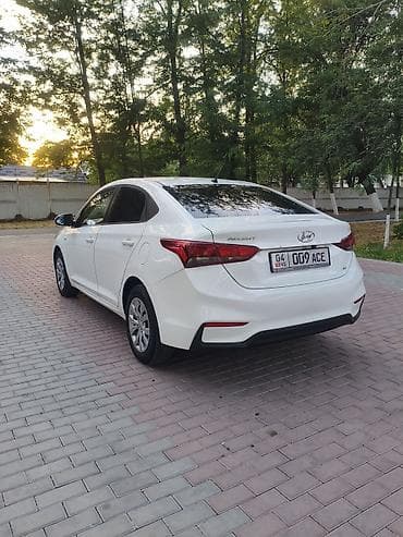 f 10: Hyundai Solaris: 2018 г., 1.6 л, Автомат, Бензин, Седан — 3