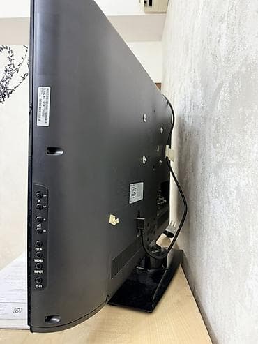 Аксессуары для ТВ: Телевизор LG, диагональ 32". ЖК‑панель с глянцевой рамкой, настольная — 3