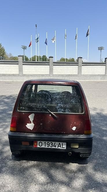 краска на авто: Компактный пятидверный хэтчбек бордового цвета. Основные — 2