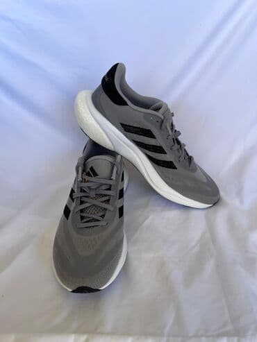 Кроссовки Adidas Supernova (серые с черными полосками) - Назначение at lalafo.kg Кроссовки Adidas Supernova (серые с черными полосками) - Назначение