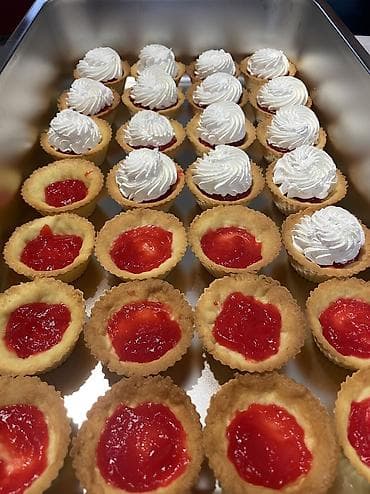 свеж салаты: Еда на праздник Мы готовы приготовить и привезти разнообразные блюда — 3