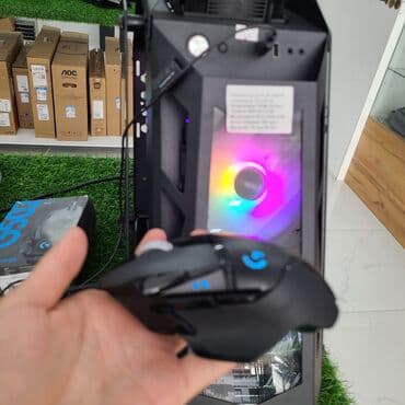 мышкы: Компьютерная мышь Logitech G502. Оснащена несколькими программируемыми — 5