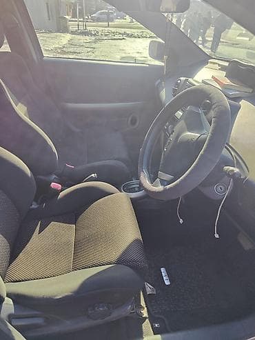 mini car: Toyota Ist: 2003 г., 1.5 л, Автомат, Бензин, Хэтчбэк — 8