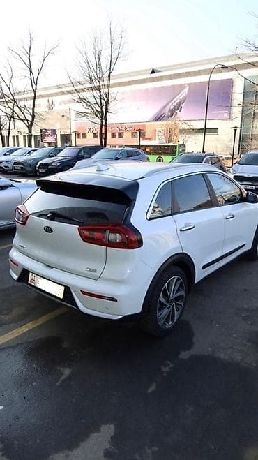 sprinter cdi: Kia Niro: 2017 г., 1.6 л, Автомат, Гибрид, Кроссовер — 2