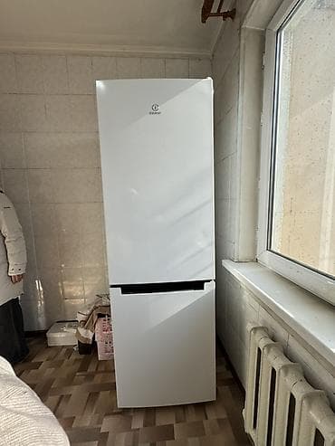 Холодильники: Холодильник Indesit, Двухкамерный — 1