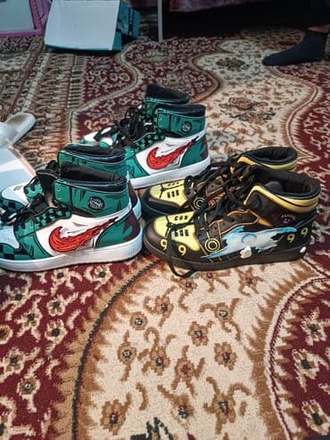 красовка найк: Высокие кеды с ярким авторским принтом, парами. Пара 1 — 2