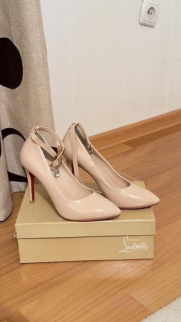 туфлий: Туфли, 37, Christian Louboutin, Новый, цвет - Бежевый — 1