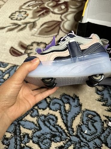 Эщиктин ролиги: Кроссовки-ролики с подсветкой и USB‑зарядкой - Универсальные — 1