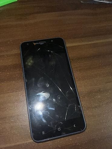 redmi note 10: Смартфон Vertex (логотип V на задней крышке), компактный классический — 2