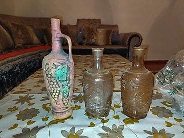 Графины из розового стекла