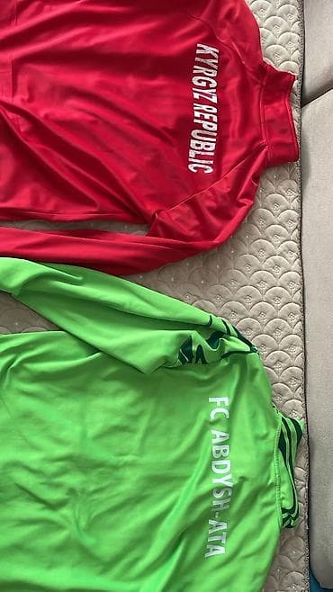 third edition solution: Спортивный комплект одежды для футбола: - Костюм-толстовка на молнии — 2