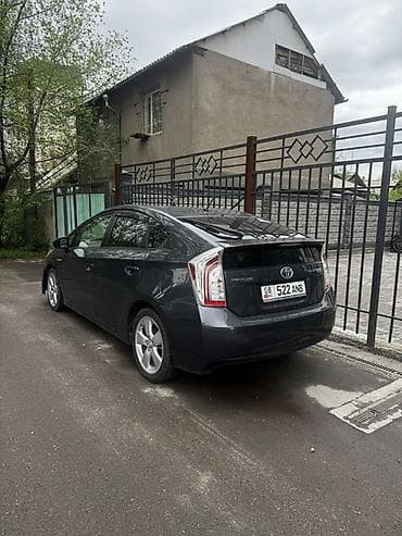 спойлеров: Toyota Prius: 2015 г., 1.8 л, Вариатор, Гибрид, Хэтчбэк — 2