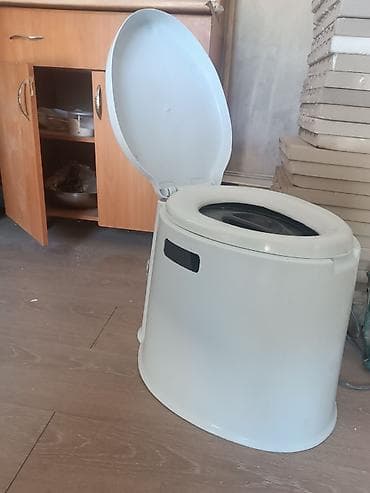 Портативный туалет (биотуалет) с крышкой и внутренним съёмным