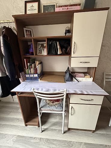 Компьютерные столы: Компьютерный стол, Б/у, С полками — 1