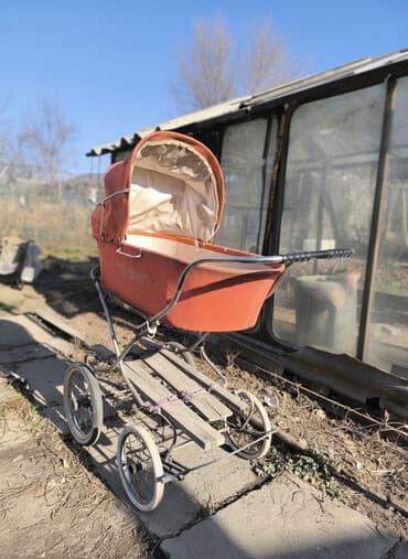 пристенное оборудование для магазина одежды: Тачка/тележка/ коляска на 4х колесах, для хоз нужд, есть запасные — 1