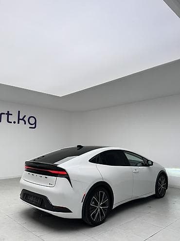 360: Toyota Prius: 2023 г., 2 л, Вариатор, Гибрид, Лифтбек — 5