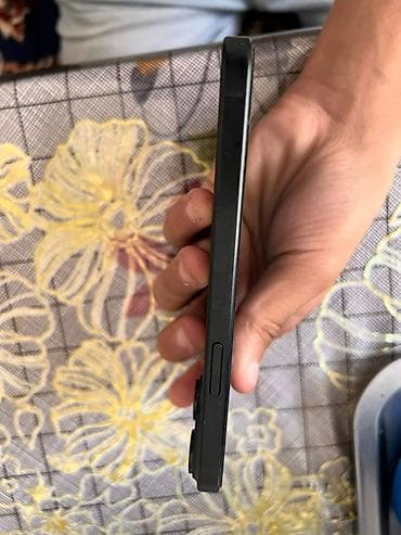 second hand mobile: IPhone 15, Б/у, 256 ГБ, Черный, Зарядное устройство, 79 % — 1