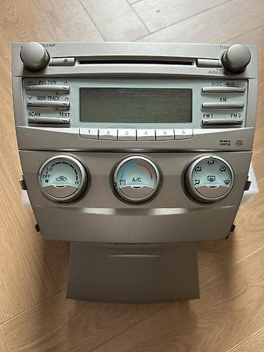 Штатная магнитола с блоком климат-контроля от Toyota Camry 40