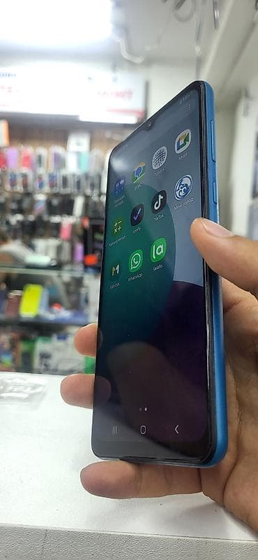 новый самсунг: Samsung Galaxy A02, Новый, 32 ГБ, цвет - Голубой — 1