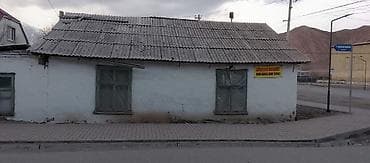 гостиница в нарыне: Продается дом в центре Нарына! 📍 Удобное расположение 📐 Участок — — 2