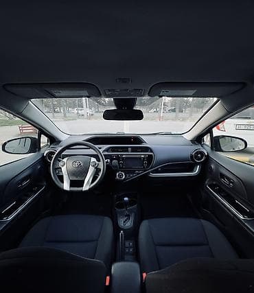 Toyota: Toyota Prius C: 2017 г., 1.5 л, Вариатор, Гибрид, Хэтчбэк — 7