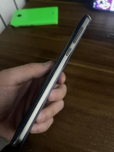 redmi note 10: Смартфон Vertex (логотип V на задней крышке), компактный классический — 3