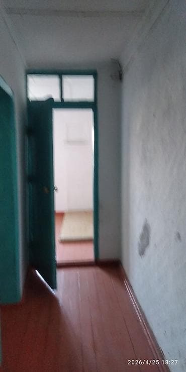 Дом с двором и воротами - Жилой дом с отдельным входом, несколько