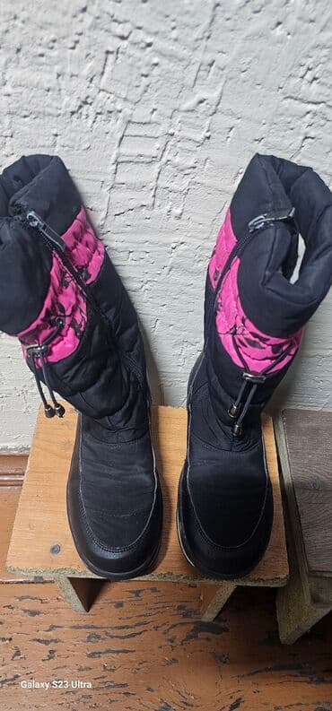 сапоги из натурального меха и кожи: Высокие сапоги на девочку в черном цвете с розовой вставкой. Сапоги — 1