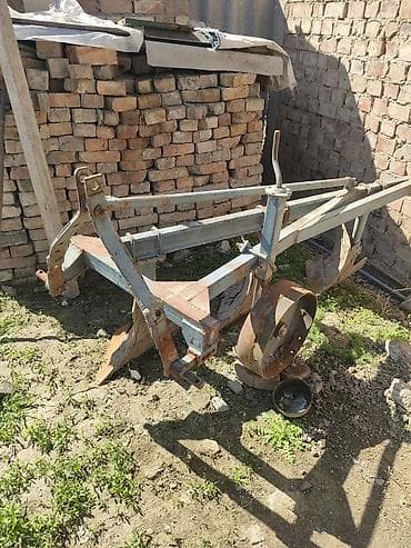 Транспорт: Трактор колесный с кабиной + навесной плуг Описание: - Компактный — 4
