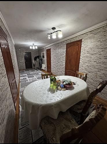 бишкек продаю дом село нижний алаарча: 🏡 Продаётся кирпичный дом на первой линии — отличная локация! 📍 — 6