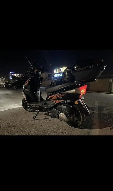 motor cycle: Тип скутера 125 куб. см, Бензин — 2