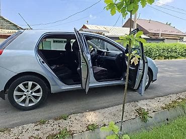 Транспорт: Toyota Corolla: 2005 г., 1.6 л, Кол менен иштөөчү, Бензин, Хетчбек — 7