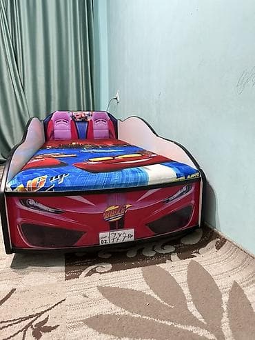 балдар машинасы: Детская кровать-машина с ярким принтом «тачек» - Размер спального — 3