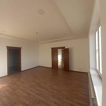 Город Ош, Ошский район. Сдается офисное помещение 100кв.м.(кабинет