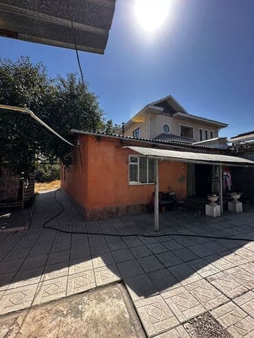 продаю дом в селе садовое: Үй, 60 кв. м, 2 бөлмө, Кыймылсыз мүлк агенттиги, Эски ремонт — 1