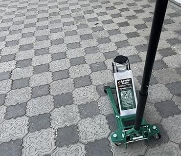 тона бачок: Гидравлический подкатной домкрат Leeder Tools 3 т - Грузоподъёмность — 1
