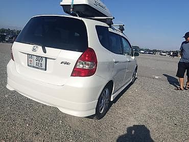Унаа сатуу: Honda Fit: 2001 г., 1.3 л, Бензин, Хетчбек — 4