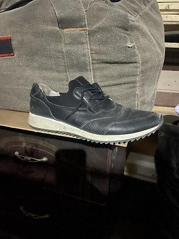 nike react: Мужской кроссовок (один) черного цвета. - Материал верха — 1