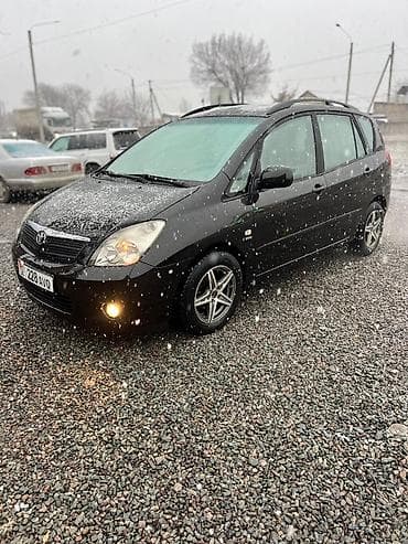 Toyota Corolla Verso: 2003 г., 1.8 л, Механика, Бензин, Минивэн