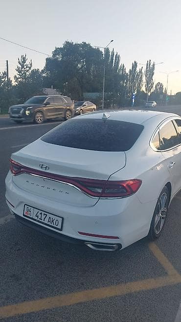 2017: Hyundai Grandeur: 2017 г., Седан — 7