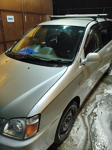 Toyota Gaia: 2002 г., 2 л, Автомат, Бензин, Минивэн